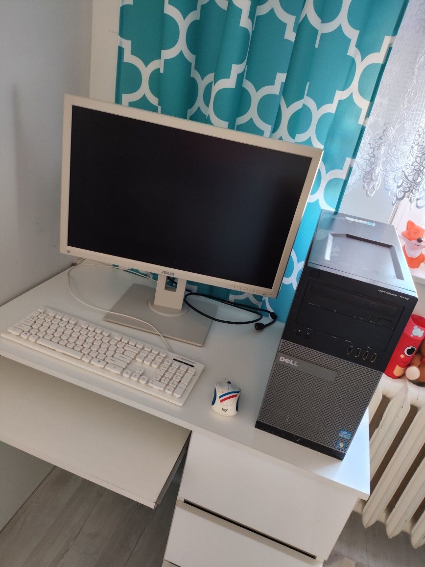 Komputer stacjonarny Dell Optiplex wraz z monitorem 24'