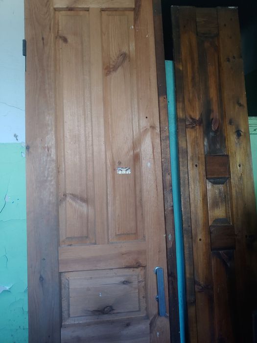 Продам двери деревянные коричневые