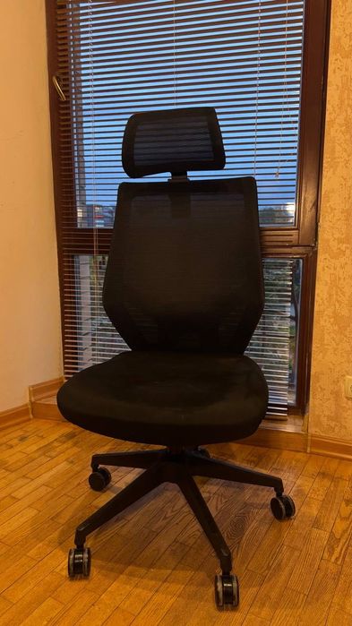 Офисное / компьютерное кресло