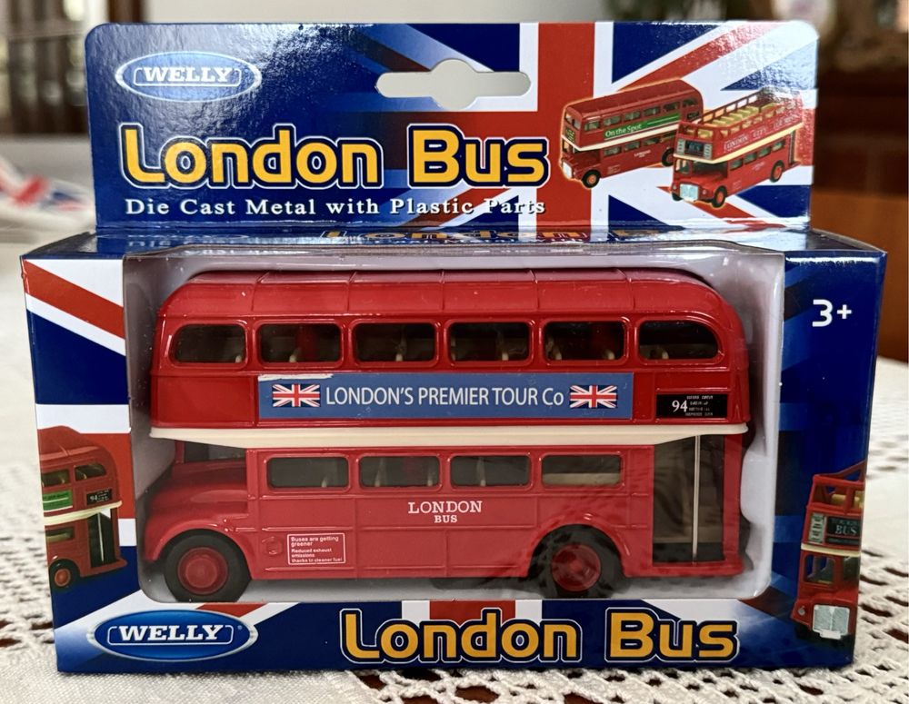 Miniatura de autocarro inglês novo