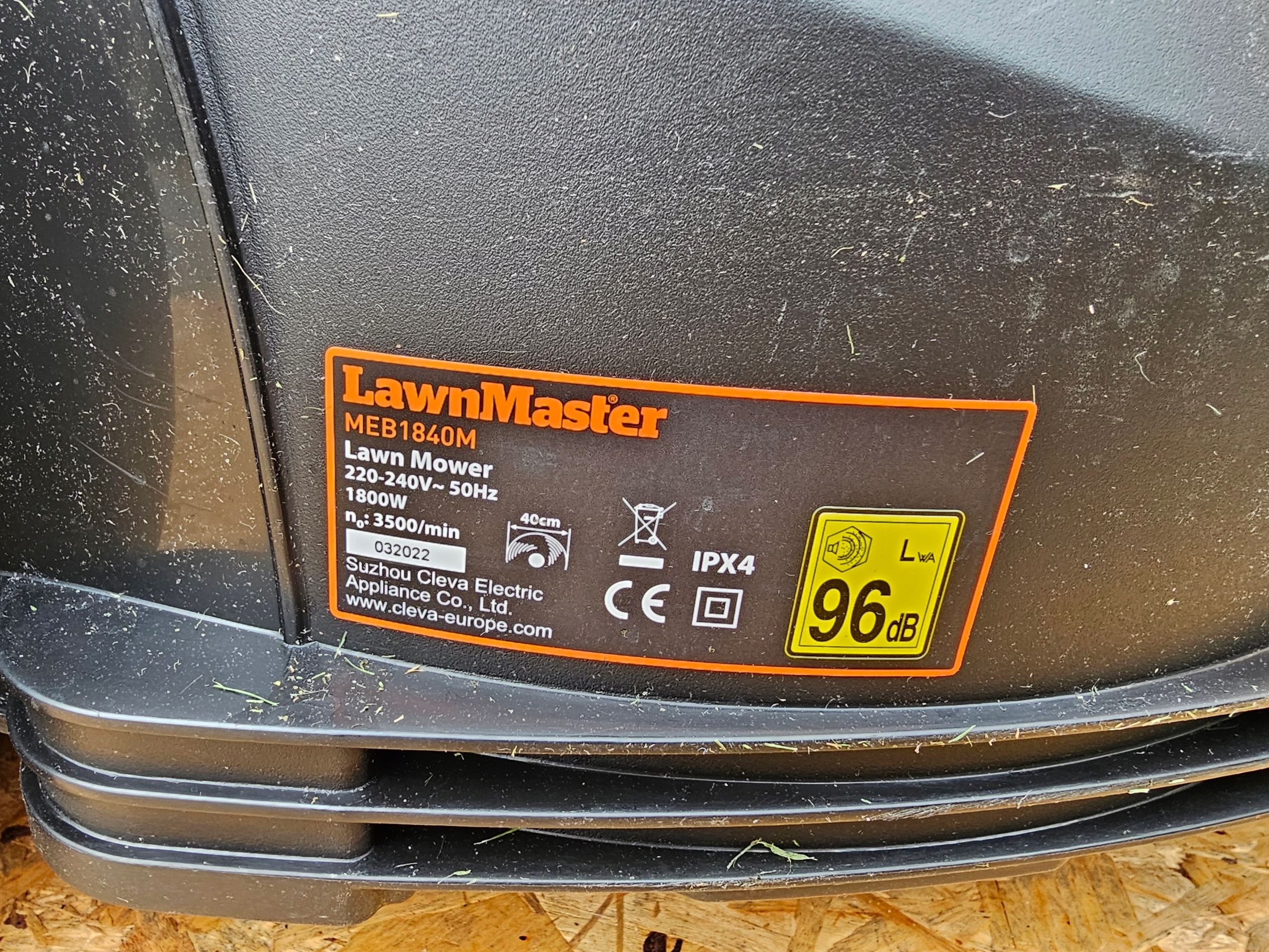Kosiarka elektryczna LawnMaster 1600 W 40 l Meb1840m do trawy 1800w