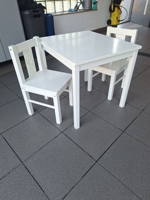Stolik z 2 krzesłami dla dzieci Ikea