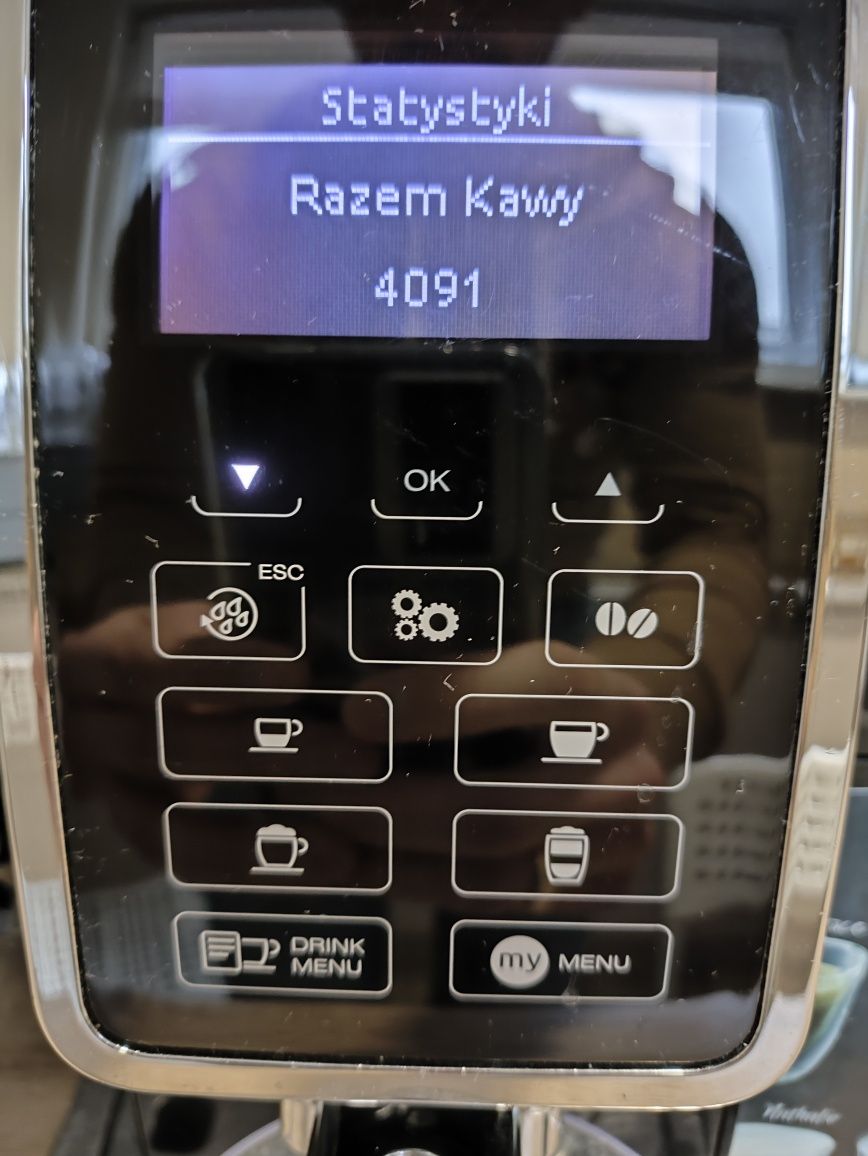 Ekspres do kawy DeLonghi Dynamica ECAM  mały przebieg350.55.B mały prz