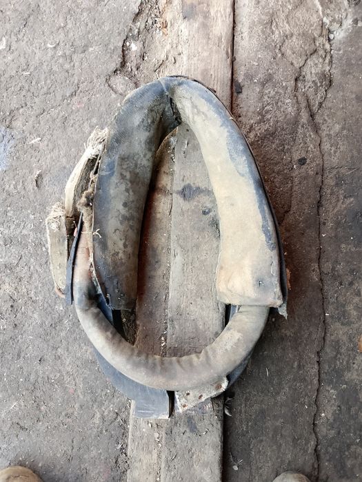 Хомут для коня..