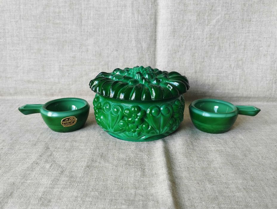 Шкатулка. Солонка. Малахитовое стекло. Богемия.