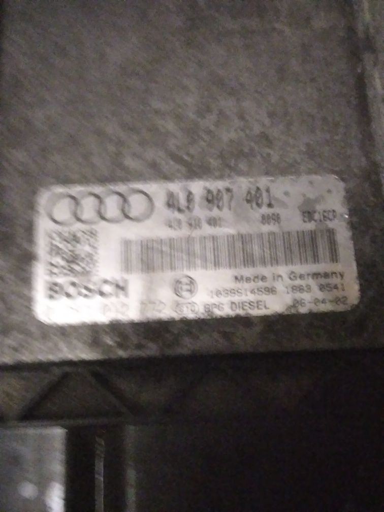 блок керування двигуном від Audi Q7 3.0 TDI.