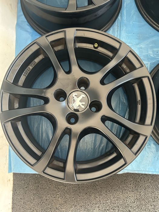 647 Felgi Alumniowe PEUGEOT R 16 4x108 otwór 65 Bardzo Ładne Czarne