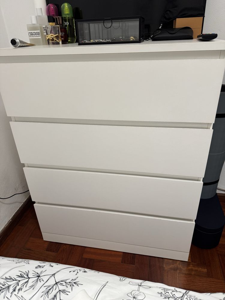 Cómoda Malm 4 gavetas Ikea