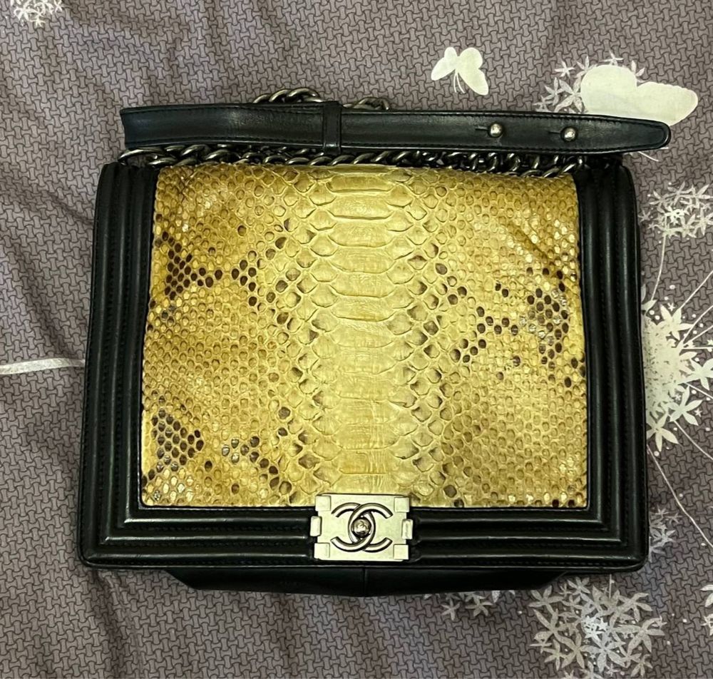 Сумка Chanel з натуральної шкіри та шкіри питону .