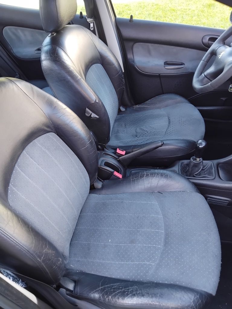 Peugeot 206 em bom estado