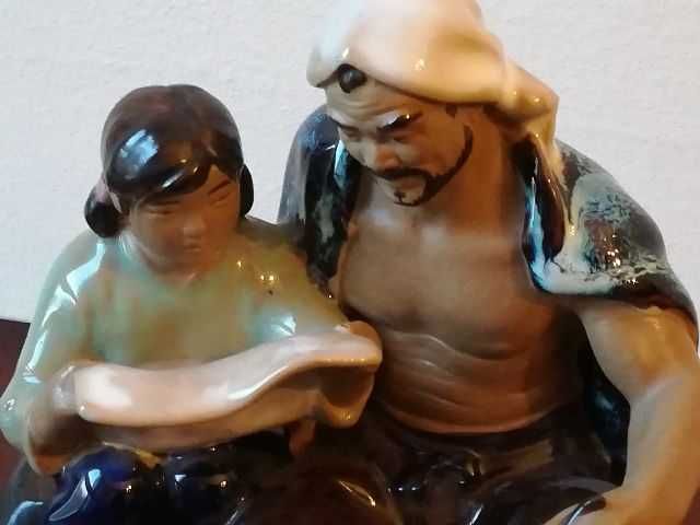 Figura de pai e filha chineses