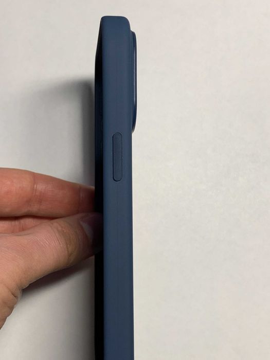 Силиконовый чехол на iPhone 15 Pro