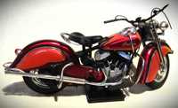Motocykl Harley Indian  w skali 1:6 , motocyklista i znaczek -komplet