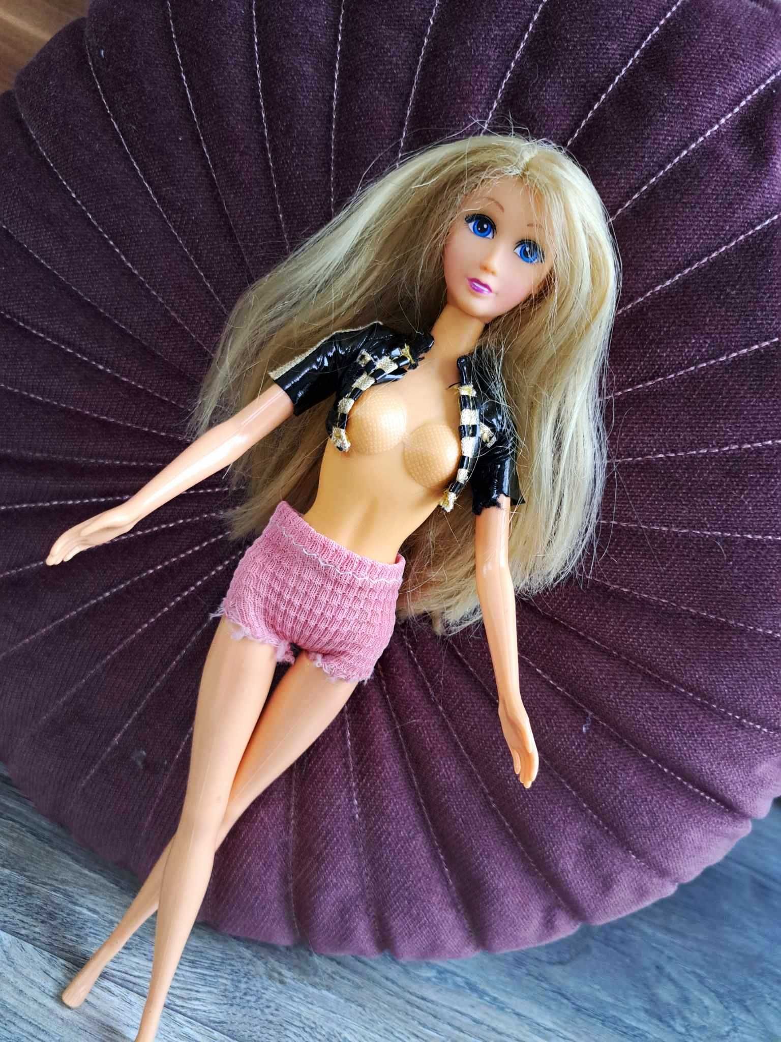Laleczka Barbie lakierowana kurteczka