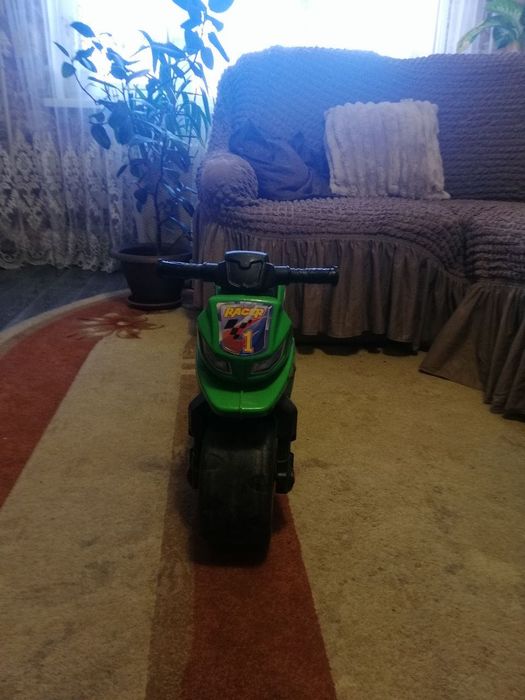 Дитячий мотоцикл бєговєл