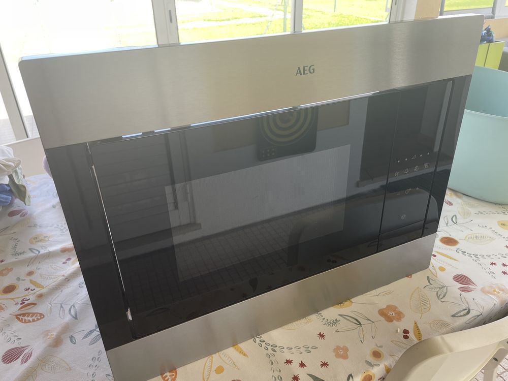 Microondas de encastre Eletrolux AEG MSB2548C-M