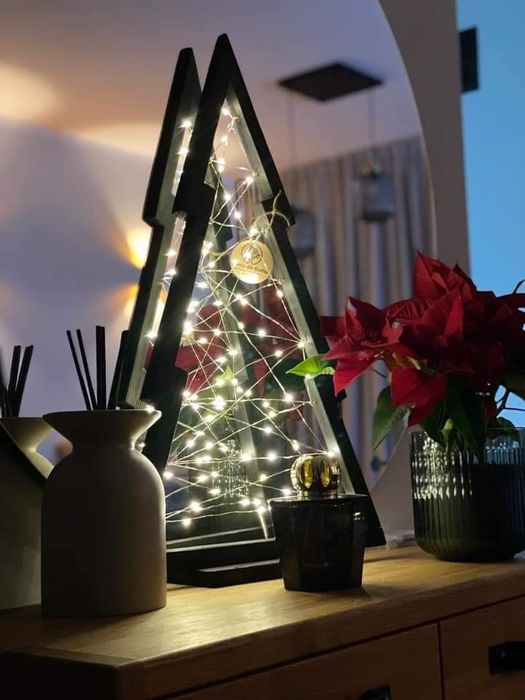 Choinka drewniana z lampkami LED.Ozdoba świąteczna.