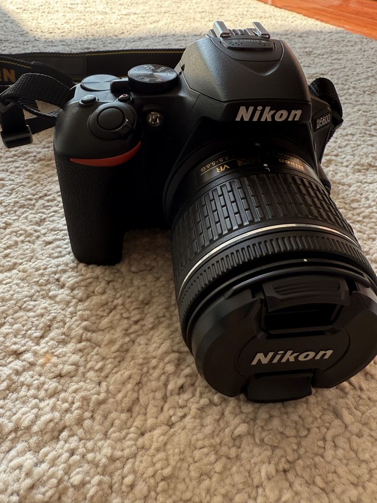 Nikon D5600 + Lente 18/55mm