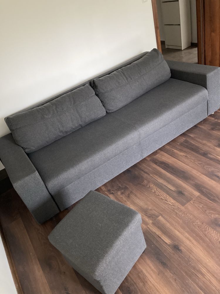 Wygodna kanapa / sofa 3-osobowa z funkcją spania i pojemnikiem + puf