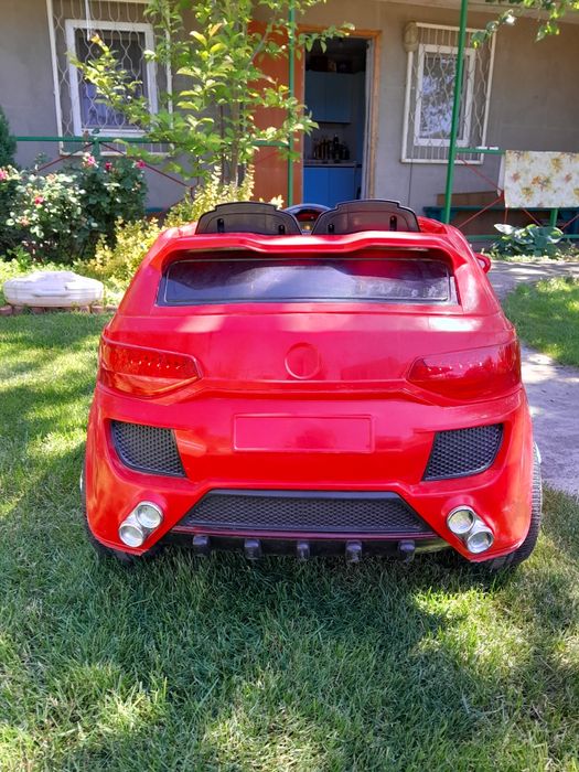 Машинка Ауди в очень хорошем состоянии