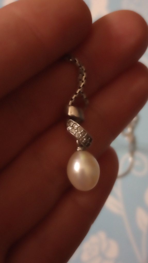 Łańcuszek srebrny z zawieszką perłą