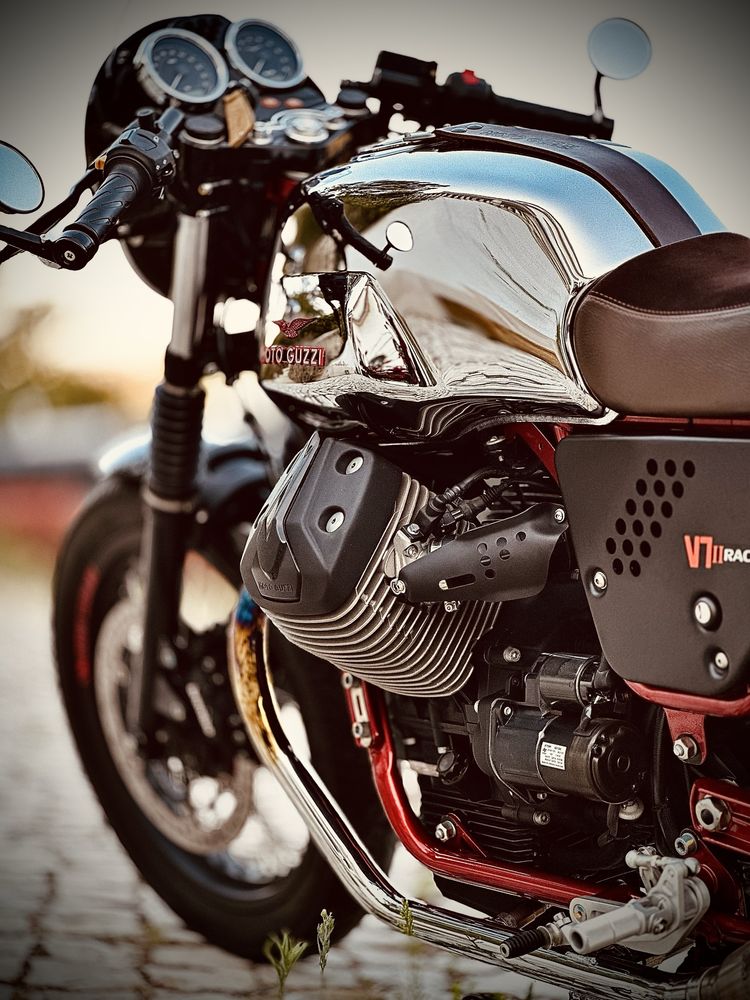 Moto Guzzi V7 II Racer