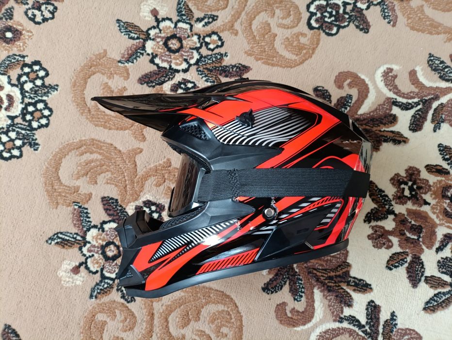 шолом ендуро мотоцикл