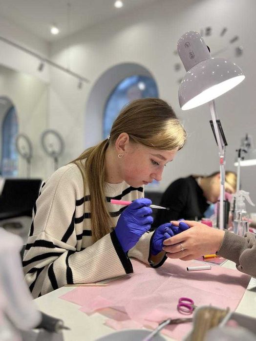 Курс підвищення кваліфікації майстрів манікюру у Львові