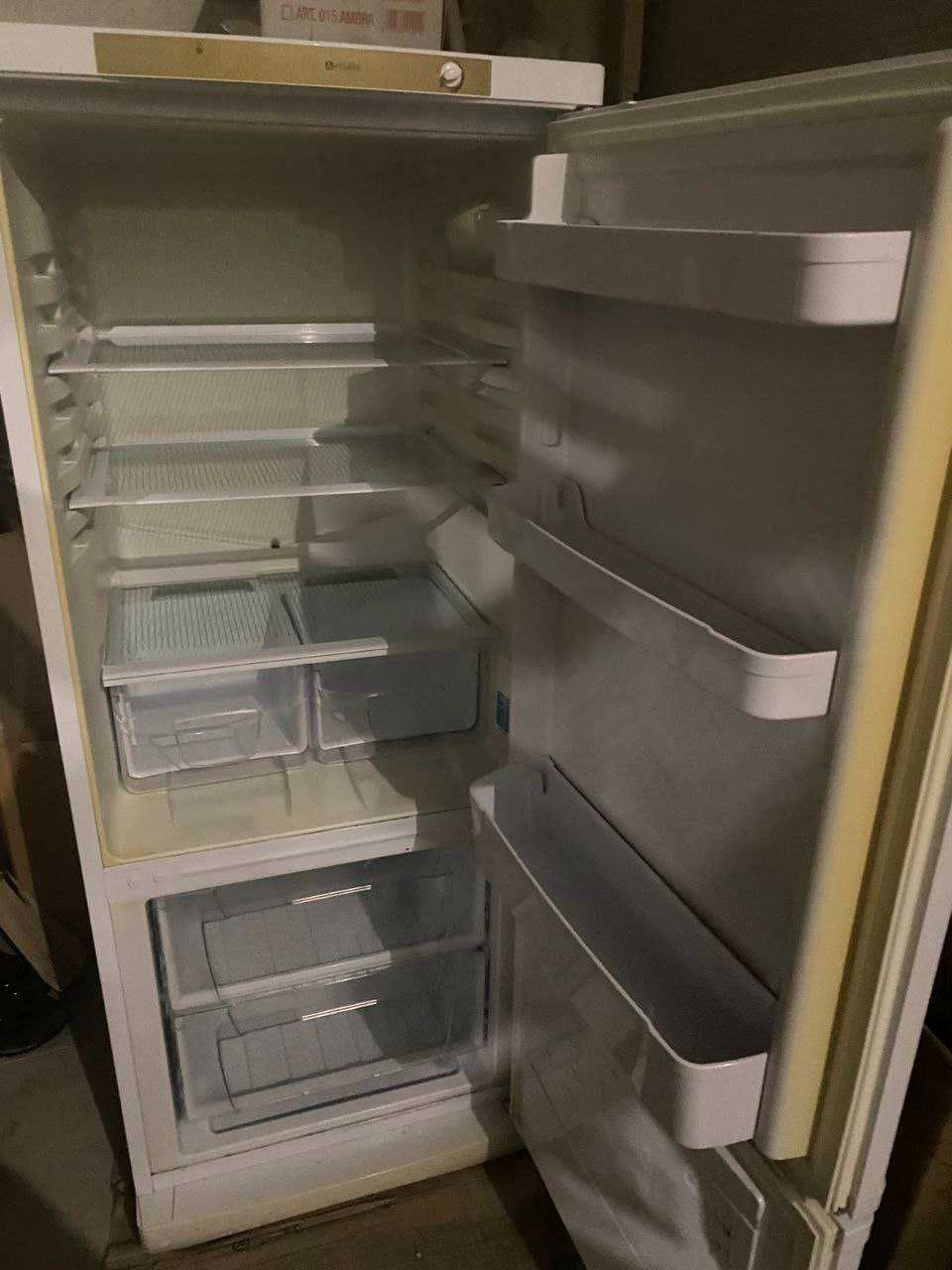 Холодильник Indesit NBS15AA (150 см)