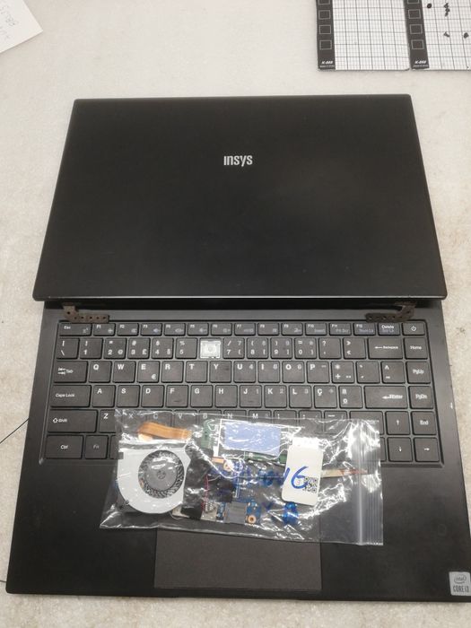 Portatil insys PT1-140C peças