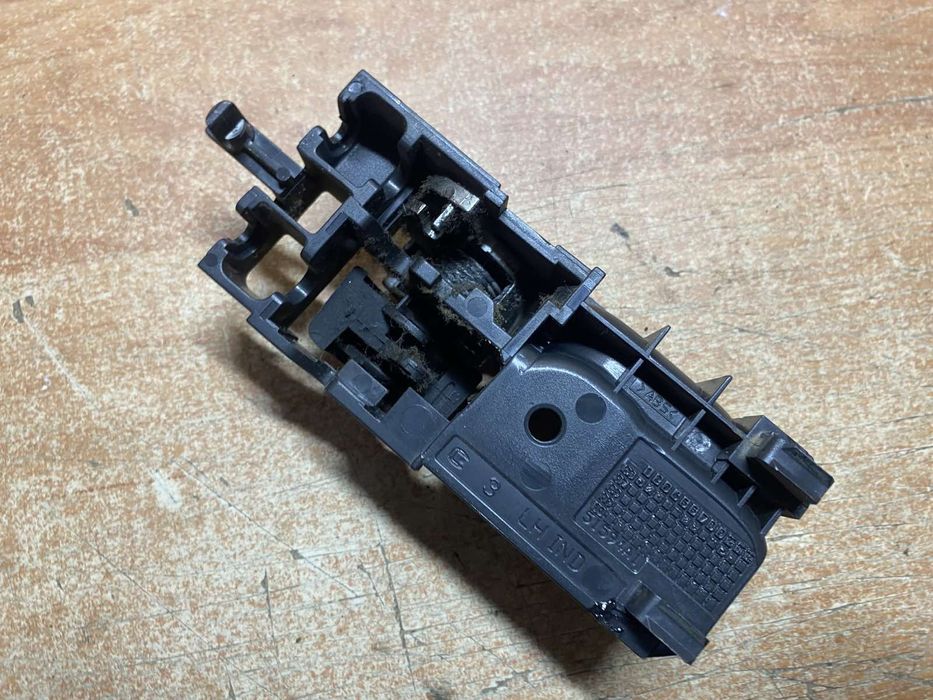 Внутрішня ручка відкривання дверей Тойота Авенсіс т25 права та ліва