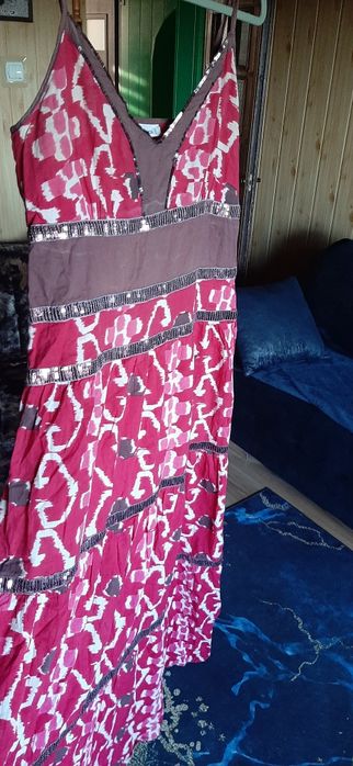 Śliczna dluga sukienka z cekinami blyszczaca