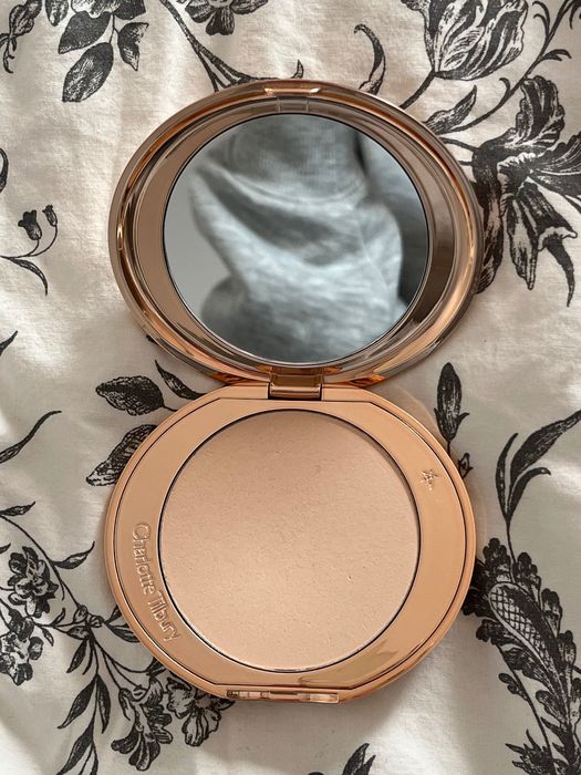 puder charlotte tilbury airbrush flawless
