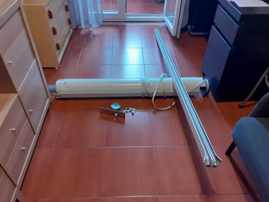 Vende-se estore para porta praticamente novo