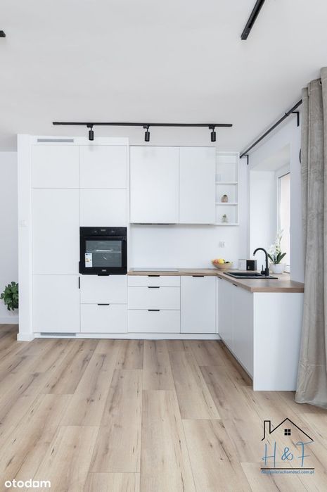 Kawalerka po remoncie z balkonem