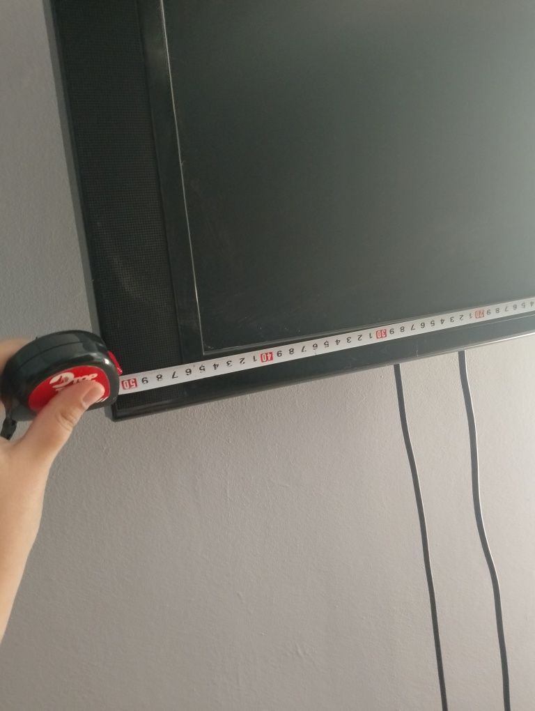 Mały telewizor z uchwytem na ścianę