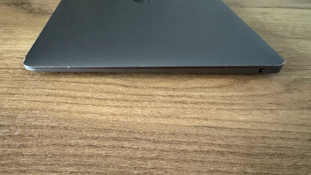 MacBook Air 13 2020 m1 8GB RAM 256GB SSD Space Gray