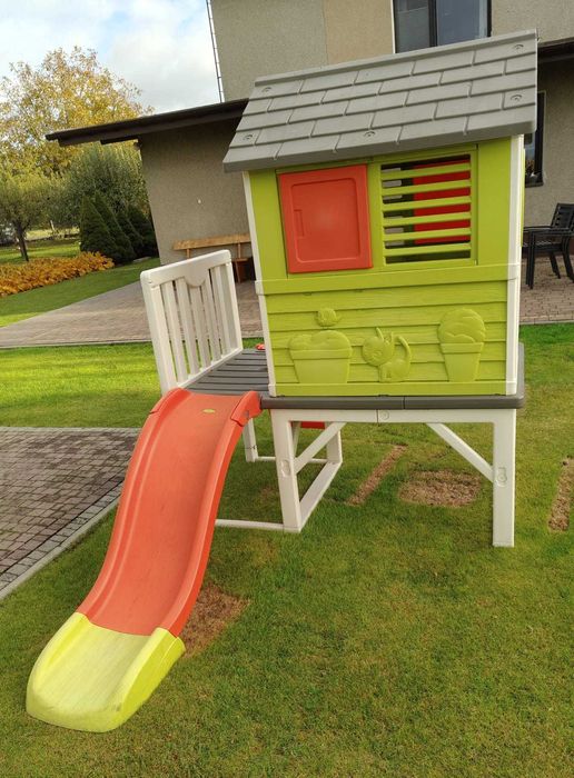 Smoby domek ze zjeżdżalnią