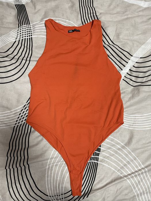 Помаранчевий боді Zara