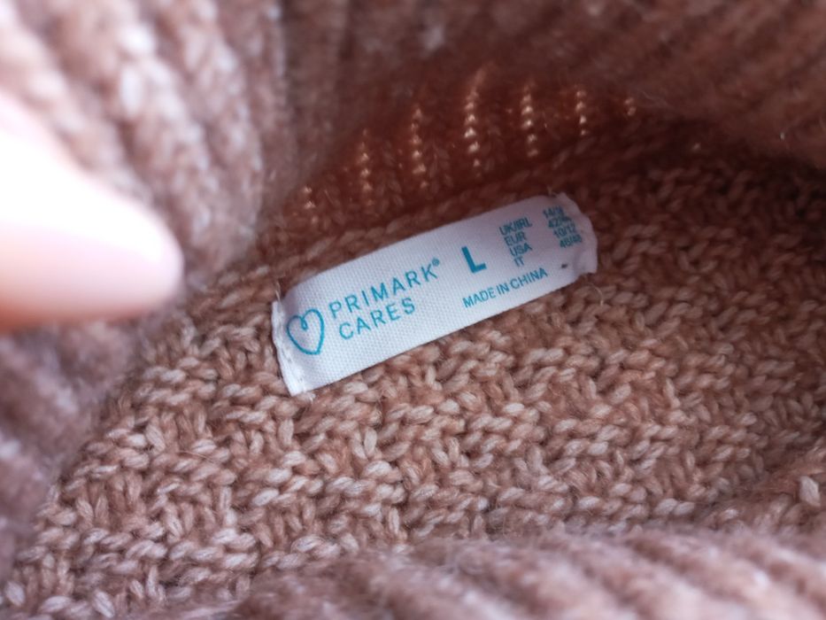 Ładna sweterkowa sukienka beżowo-różowa L