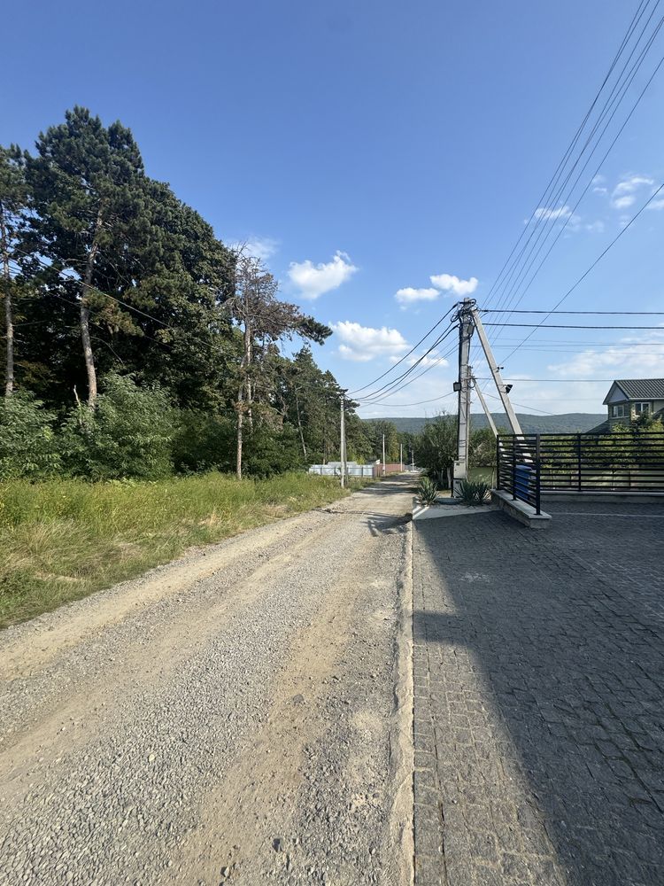 Продаж ділянки біля лісу