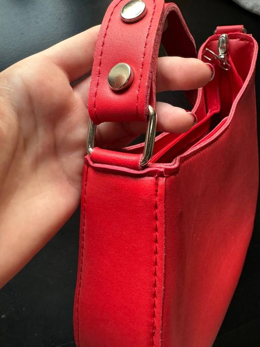 Червона сумочка жіноча ,мінімалізм