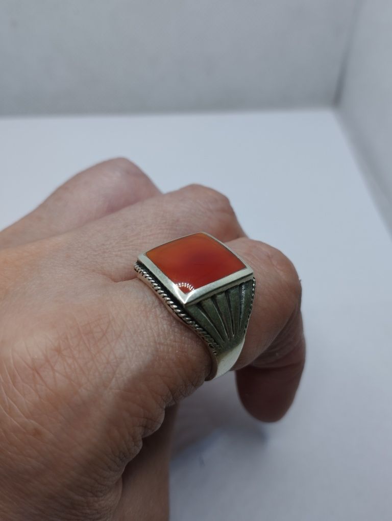 Srebrny sygnet z karneolem, próba 925, rozmiar 27