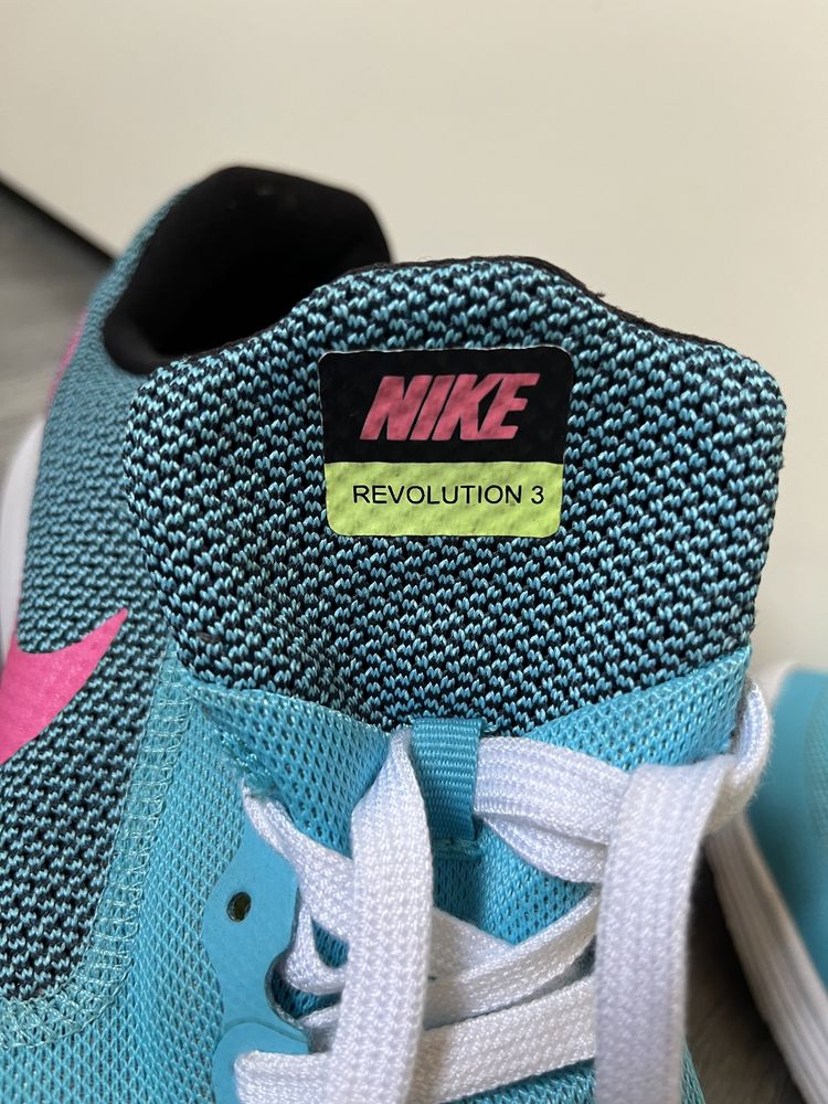 Жіночі кросівки Nike з дефектом розмір 38 стелька 24 см