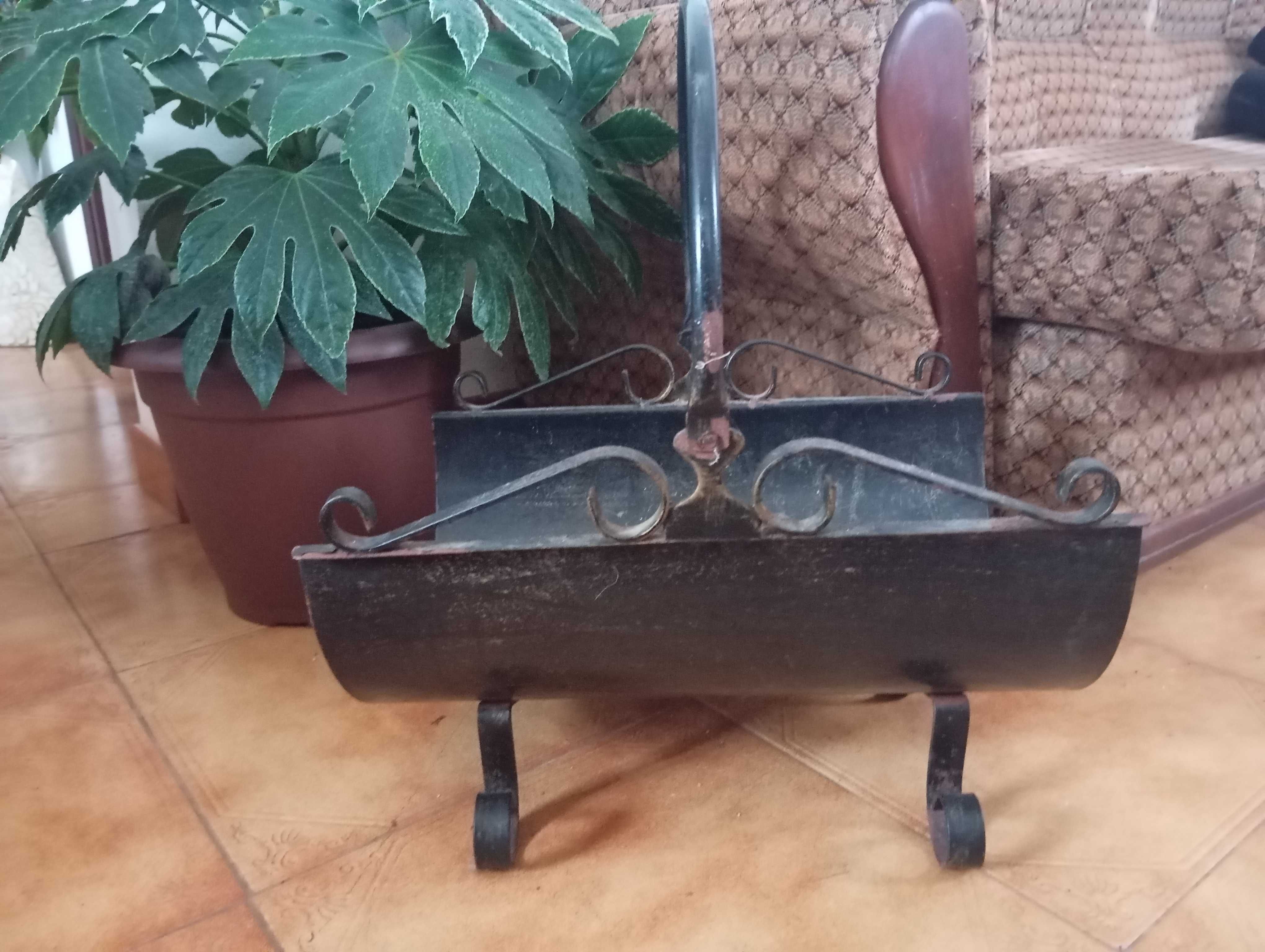 Cesto de ferro para lenha