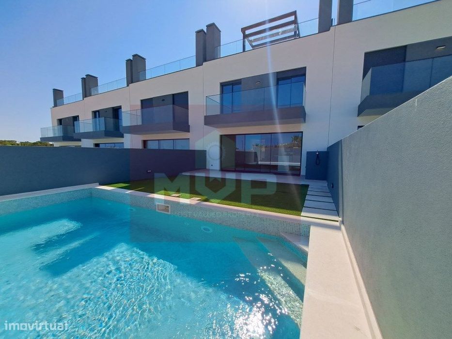 V4 em construção com Piscina, Cave e parking em Montenegro