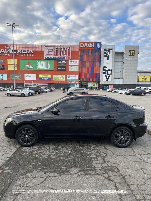 Продам автомобиль Мазда 3