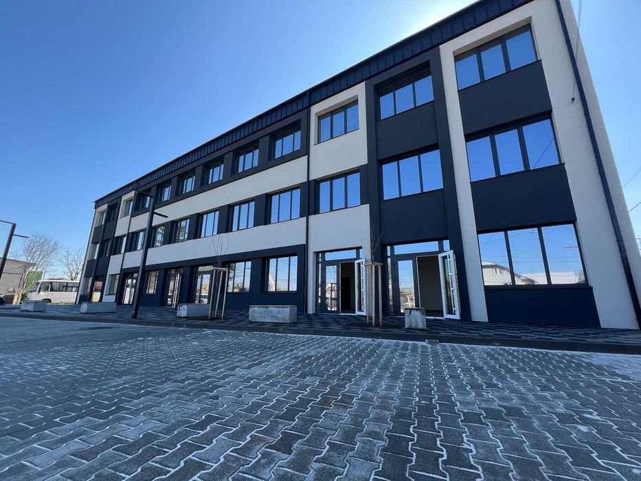 Продаж комерційного приміщення по вул. Надрічна