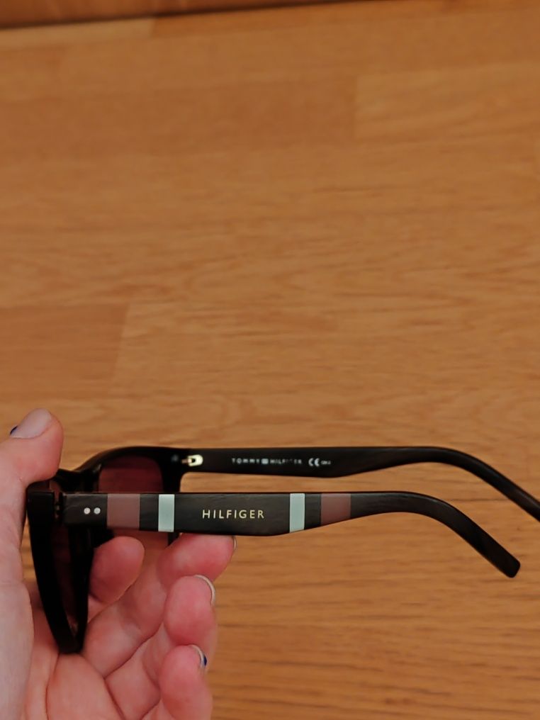 Óculos de sol Hilfiger