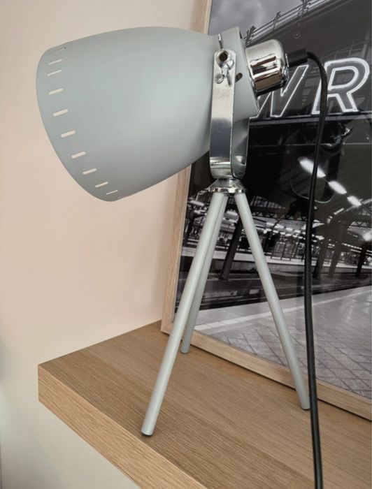 Lampa podlogowa